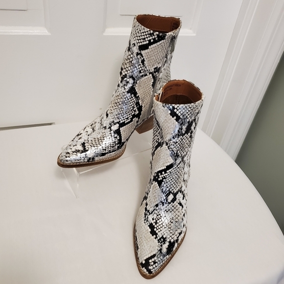 Beast Fashion Snakeprint Booties Size 6.5, Stylish, Chic, City - Picture 3 of 12